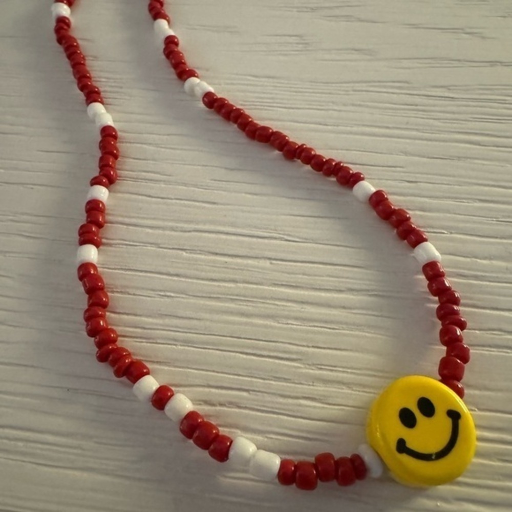 Bari Lynn. Smiley Beaded Necklace in Red and White